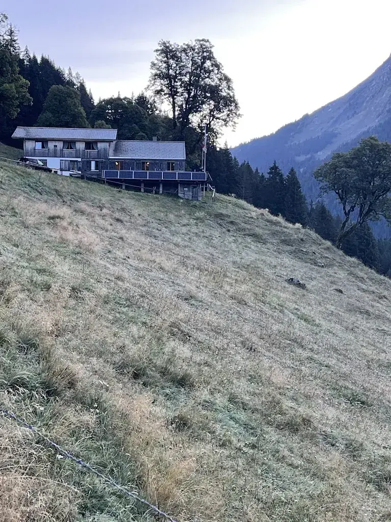 Helene Ackermann_Brochhütte_Meiringen_review