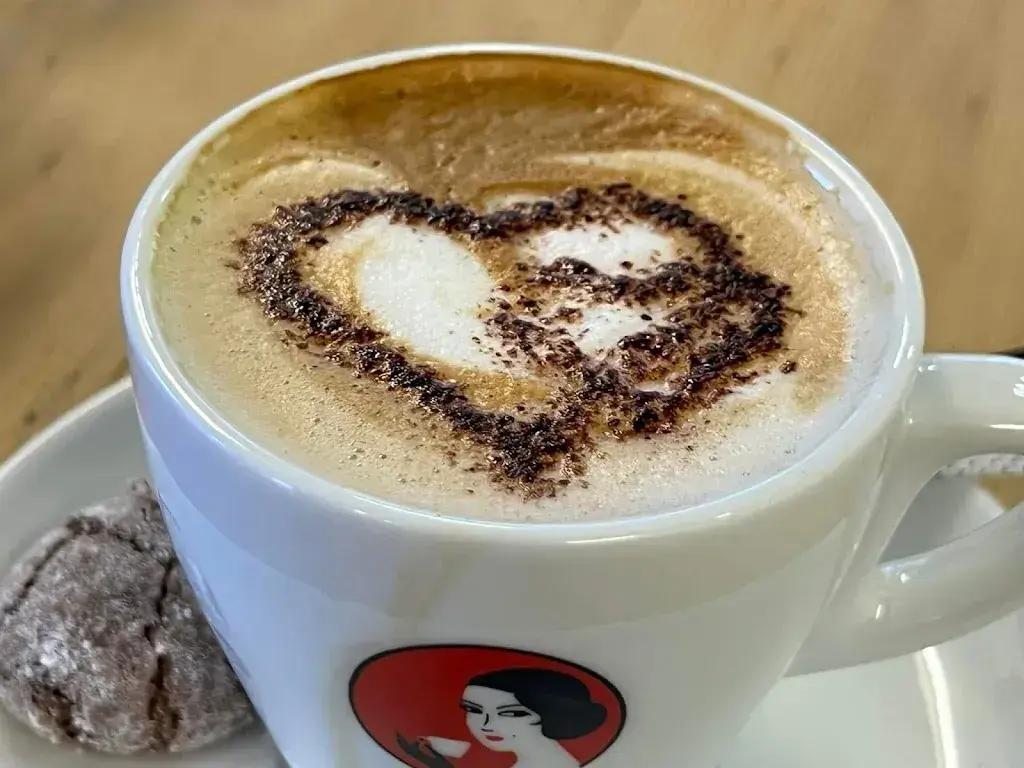 Karin Imobersteg_Café Bar chez Bea_Zweisimmen_review