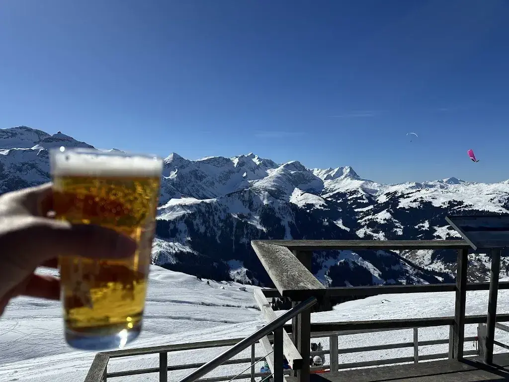 Charles Strong_Bergrestaurant Metschstand_Lenk_review