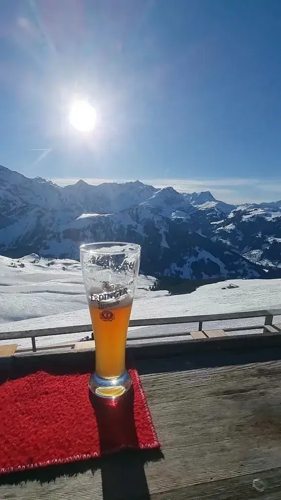 Katharina Stahl_Bergrestaurant Metschstand_Lenk_review