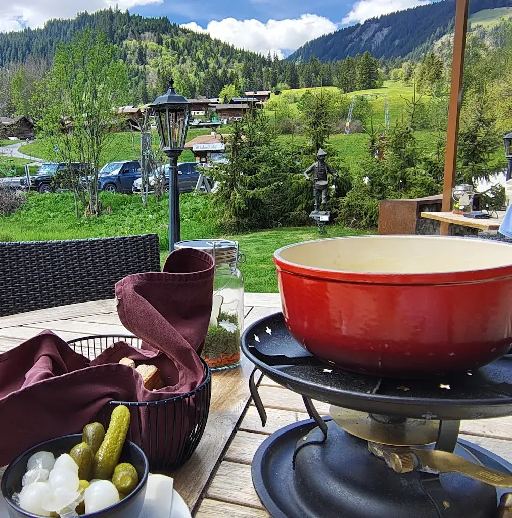 Manuhar Jainn_Restaurant & Sonnenterrasse Alpenland_Lauenen_review