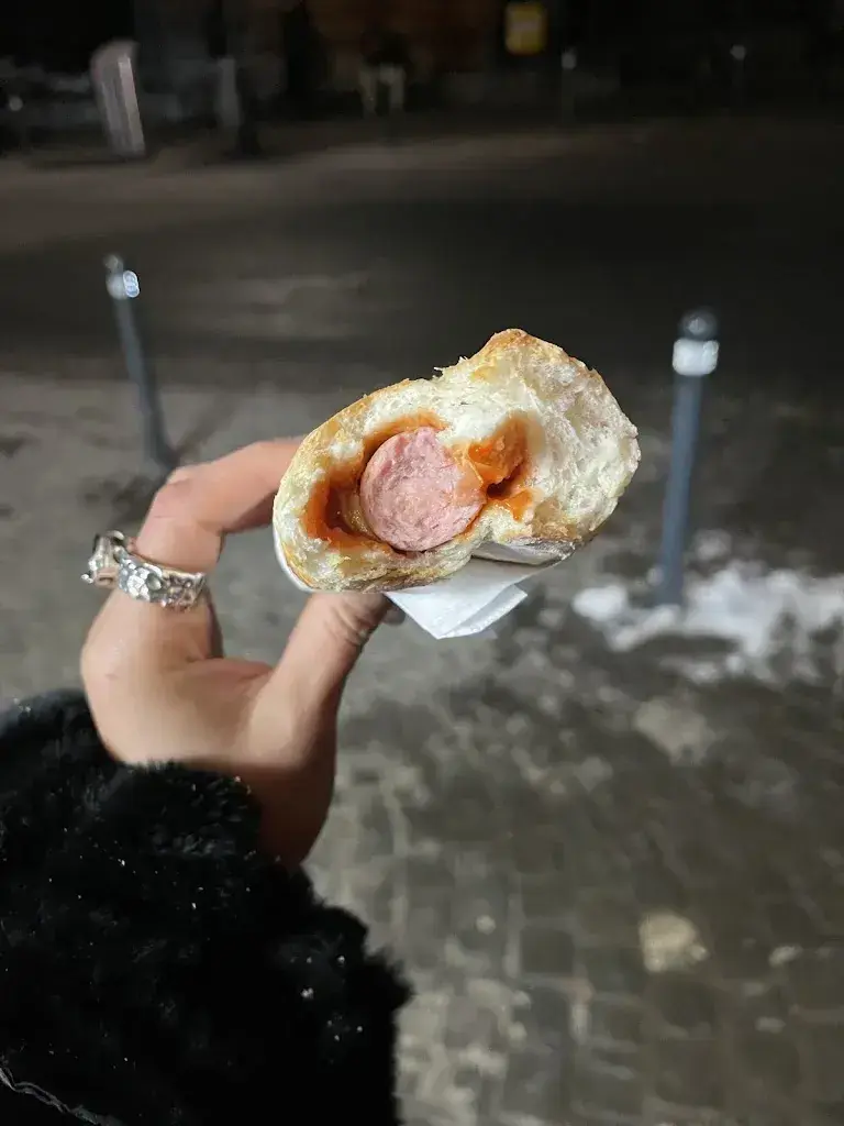 Brianna Lara_Wally's Gstaad_Gstaad_review