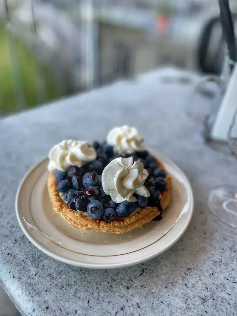 Rita_Hotel Restaurant Schwarzenbühl_Riffenmatt_avis