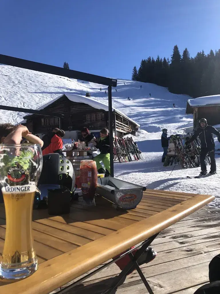 Jordan Girardin_Lochstafel_Saanen_avis