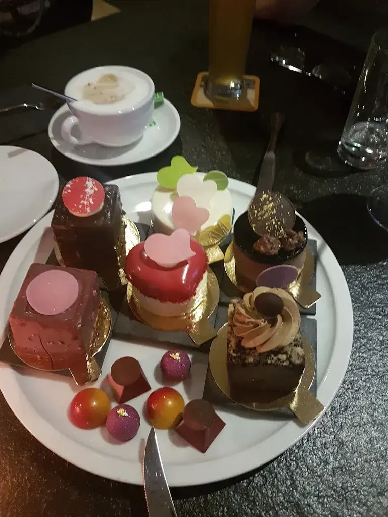 Niculina Ciogolea_Viva Ristorante Pizzeria Da Giovanni_Rüeggisberg_avis