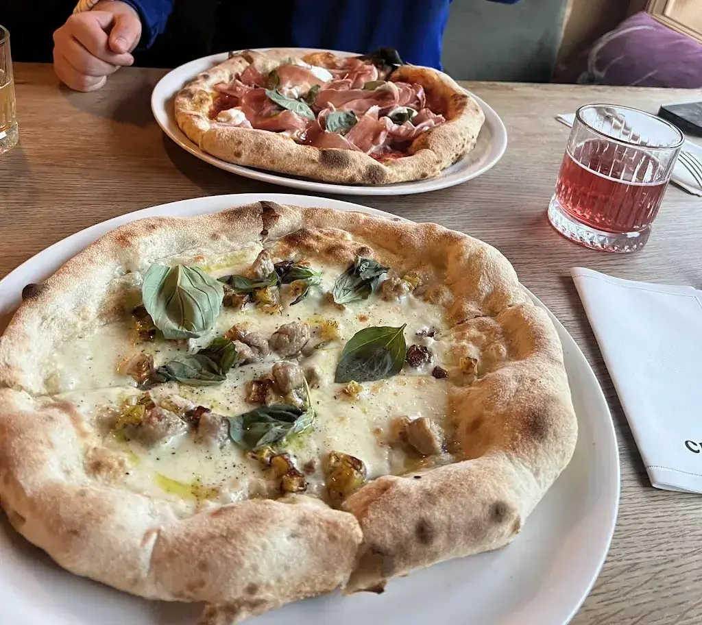 Cherry’s Bistro - Take away and Pizzeria_Saanen_slider_image_3