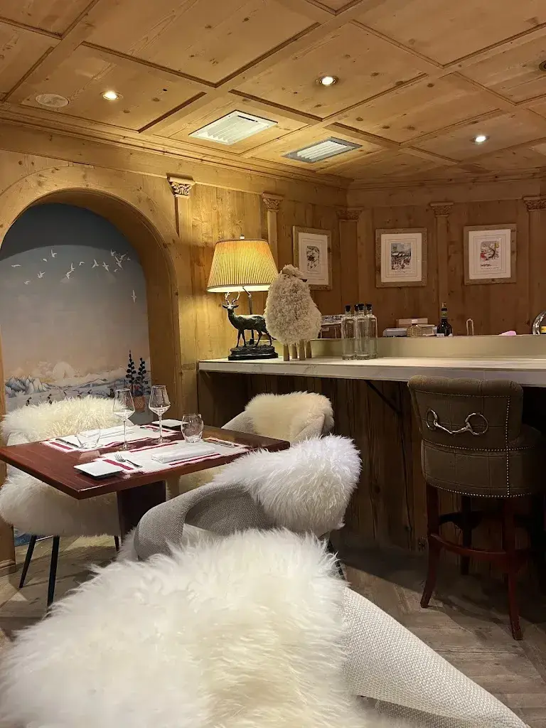 Qavjar - Boutique & Seafood Bar Restaurant in Gstaad