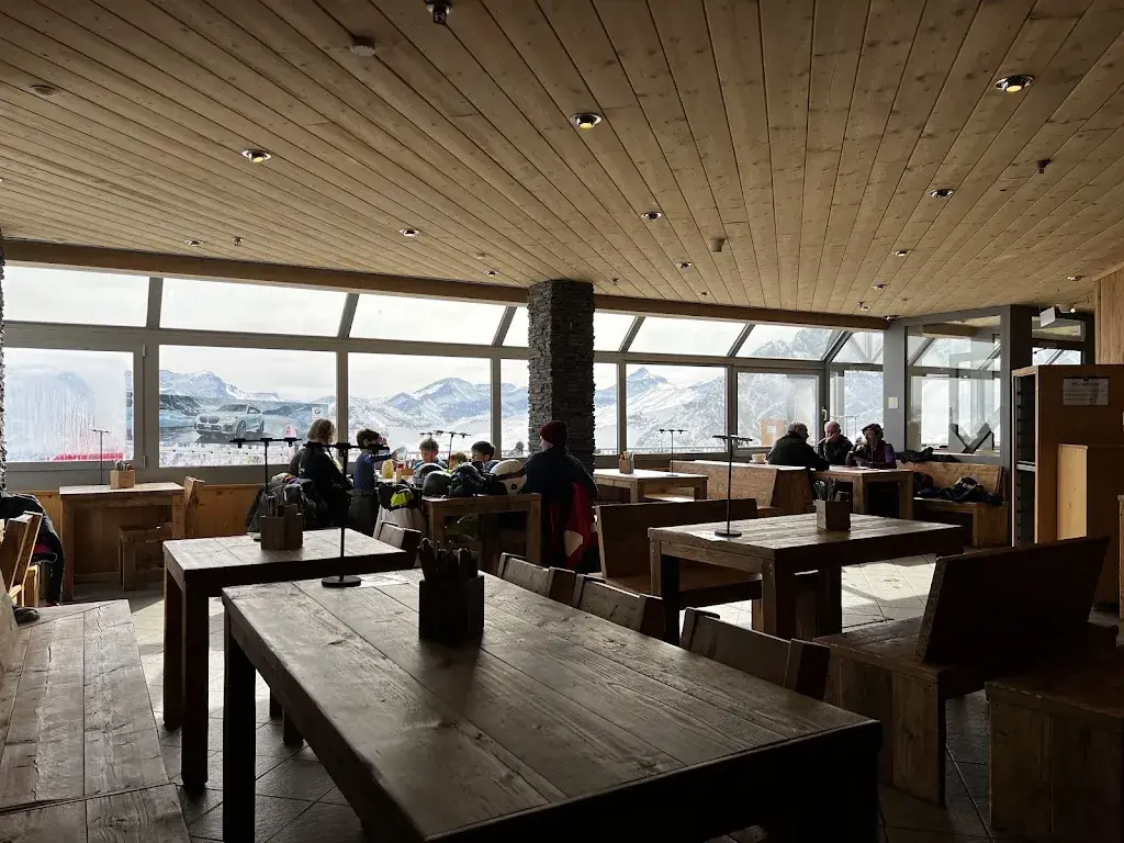 Bergrestaurant La Videmanette Restaurant in Rougemont