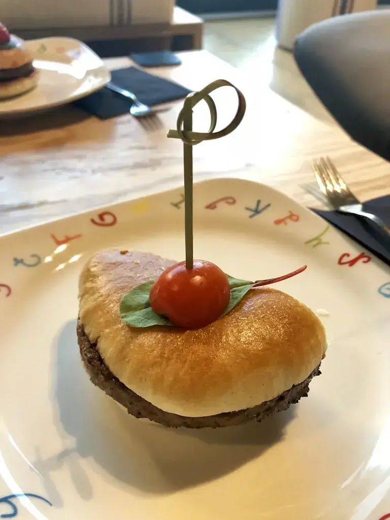 Kédi A-H_Délice Café & Chocolatier_Saanen_review