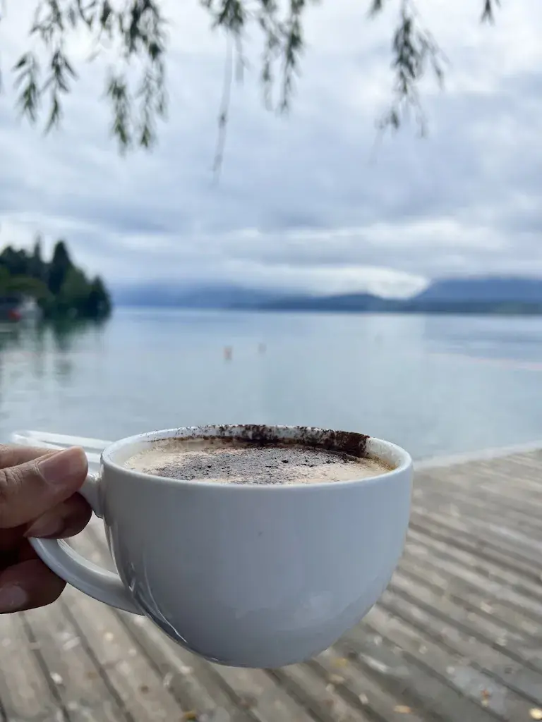 Sara Ataya_Buvette am See Hünibach_Hünibach_avis