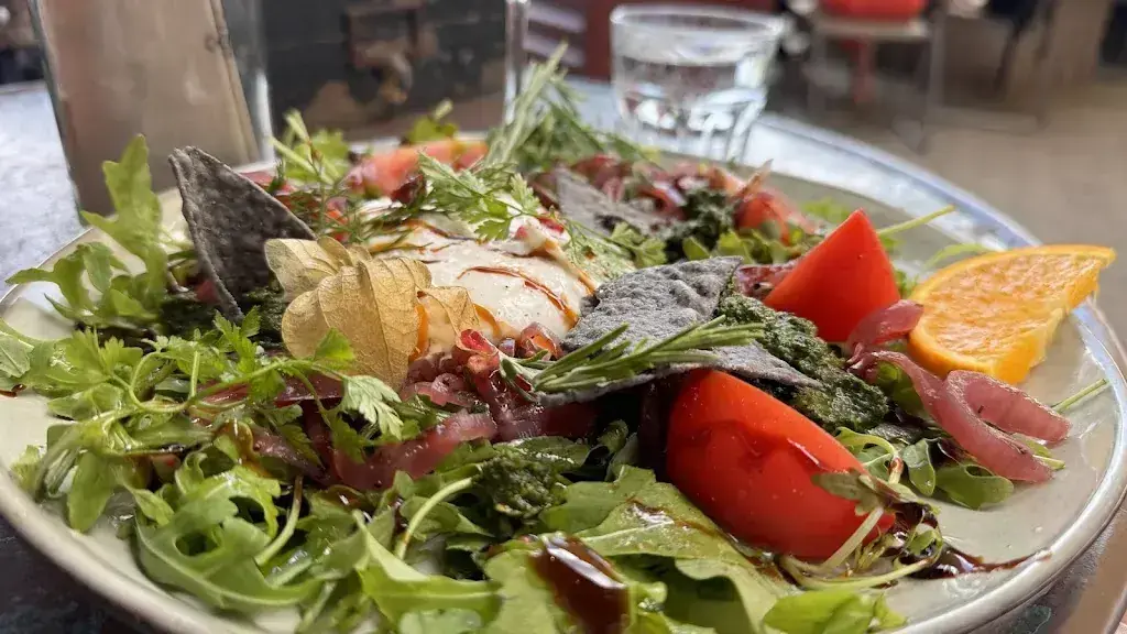 Sara Schmidt_Pier 17_Oberhofen am Thunersee_avis