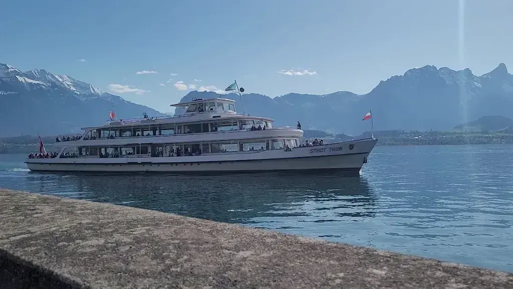 John Daniels_Schloss Oberhofen_Oberhofen am Thunersee_review