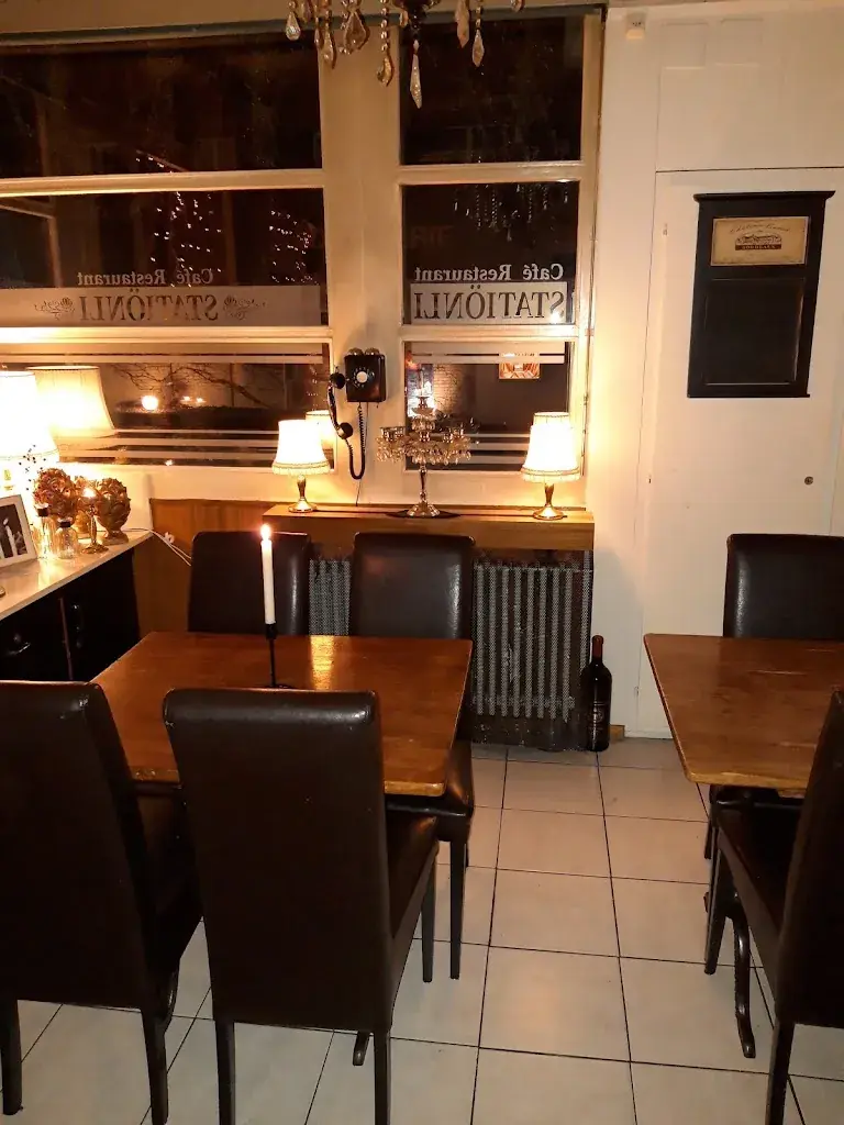 Peter Marschall_Jüre's Kafi-Bar_Oberhofen am Thunersee_review