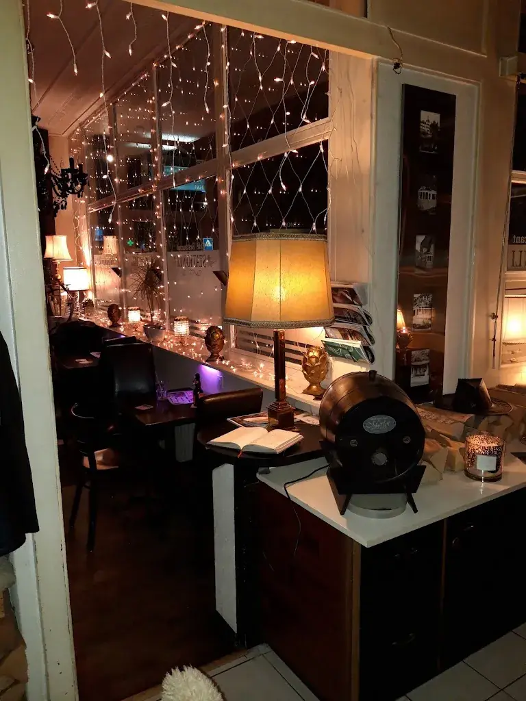 Jüre's Kafi-Bar_Oberhofen am Thunersee_slider_image_1