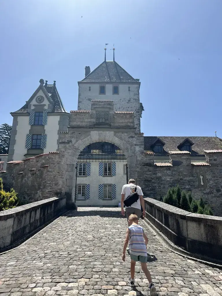 Kelsey Harrington_Schloss Oberhofen am Thunersee_Oberhofen am Thunersee_review