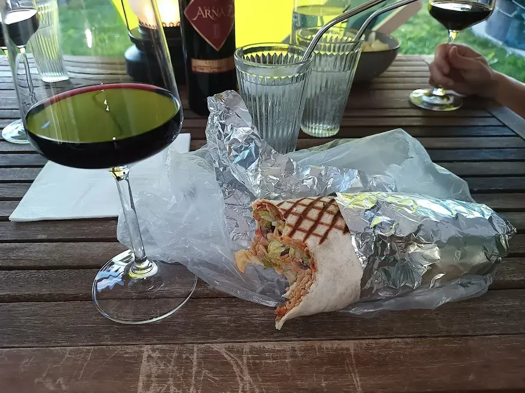 Joy-Andreas Zimmermann_Roadside Bistro_Uetendorf_avis