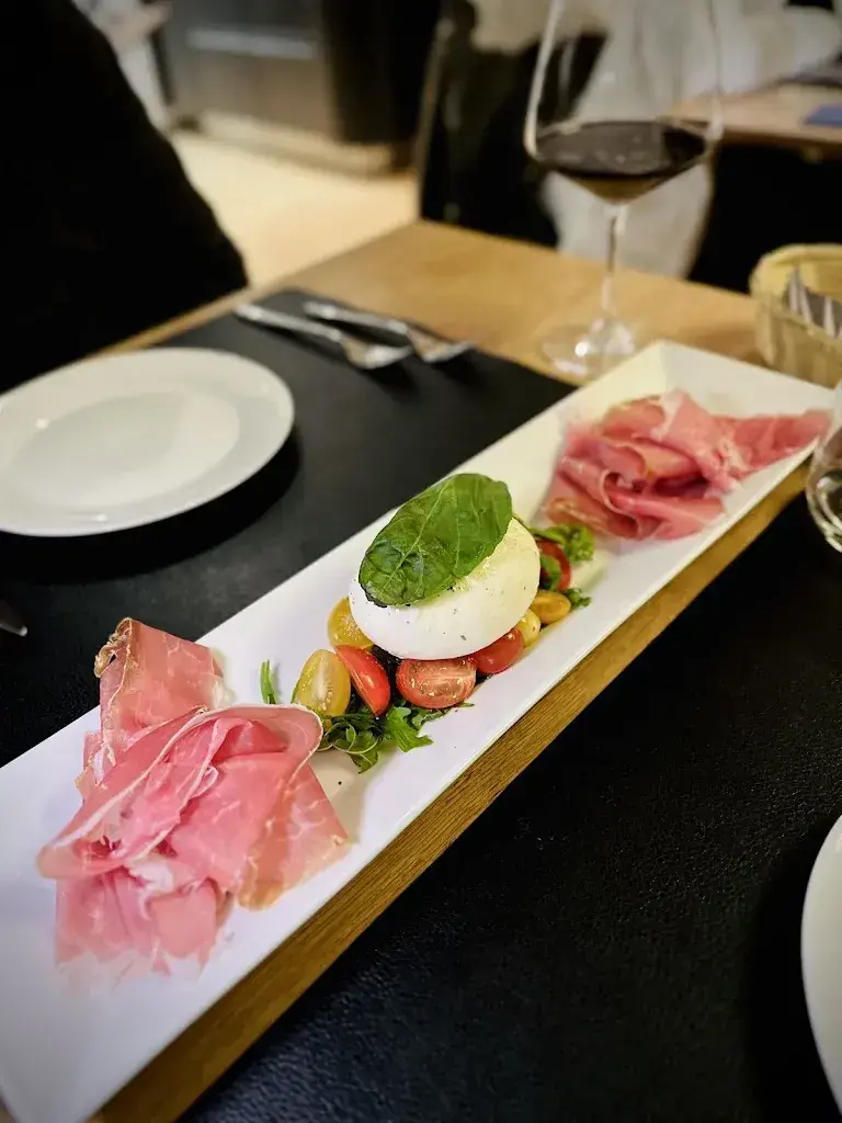 Caitlin de croes_Trattoria Da Rafmi_Unterseen_review
