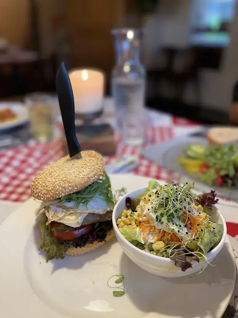 Saad Alshuti_Gast Hoof 18_Flühli_review