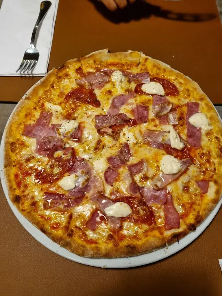 Gemi Rachel George_Pizzeria Roma_Escholzmatt_review