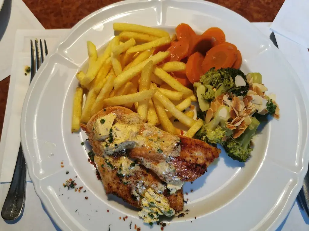 Metalikone_Eintracht_Root_avis