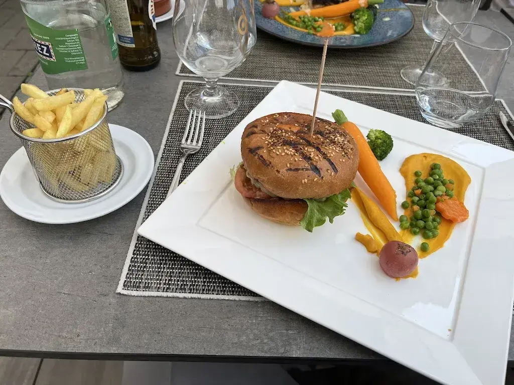 Louis-Edgar Imhof_L’Unique_La Roche_review