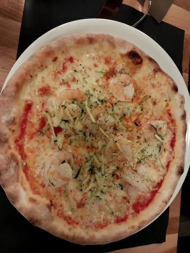 Marcel Levy_LUX Restaurant & Pizzeria_Emmen_recensione