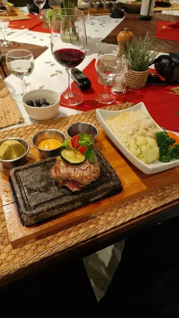 Buket Oezbek_Adler Restaurant Pizzeria bei Gasthof Kreuz_Aesch_Bewertung