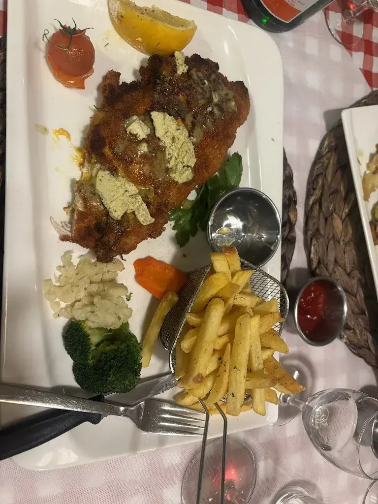 Öznur Arslan Armağan_Adler Restaurant Pizzeria bei Gasthof Kreuz_Aesch_Bewertung