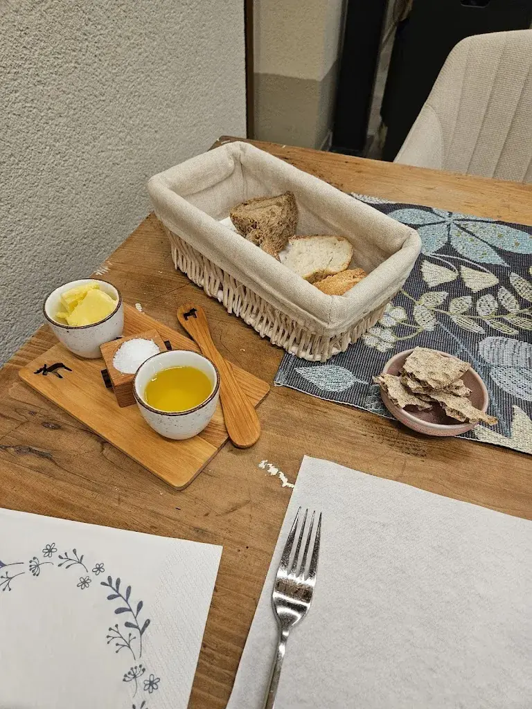 Queen B Jules_Café-restaurant Les Marches_Broc_review