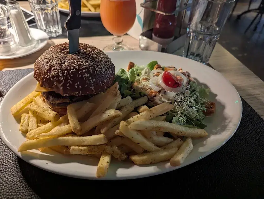 Niklas Parhammer_Mare_Hochdorf_review