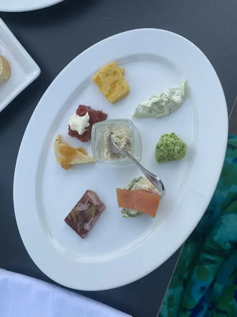 Antonia Ettlin_Liebhaberei_Rain_review