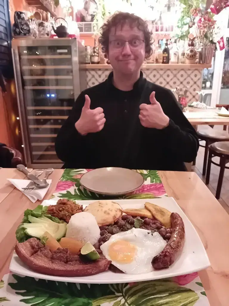 Alejandra Reinaga (HeyAleChufly)_La Casita Bistro Tapasbar_Ebikon_review