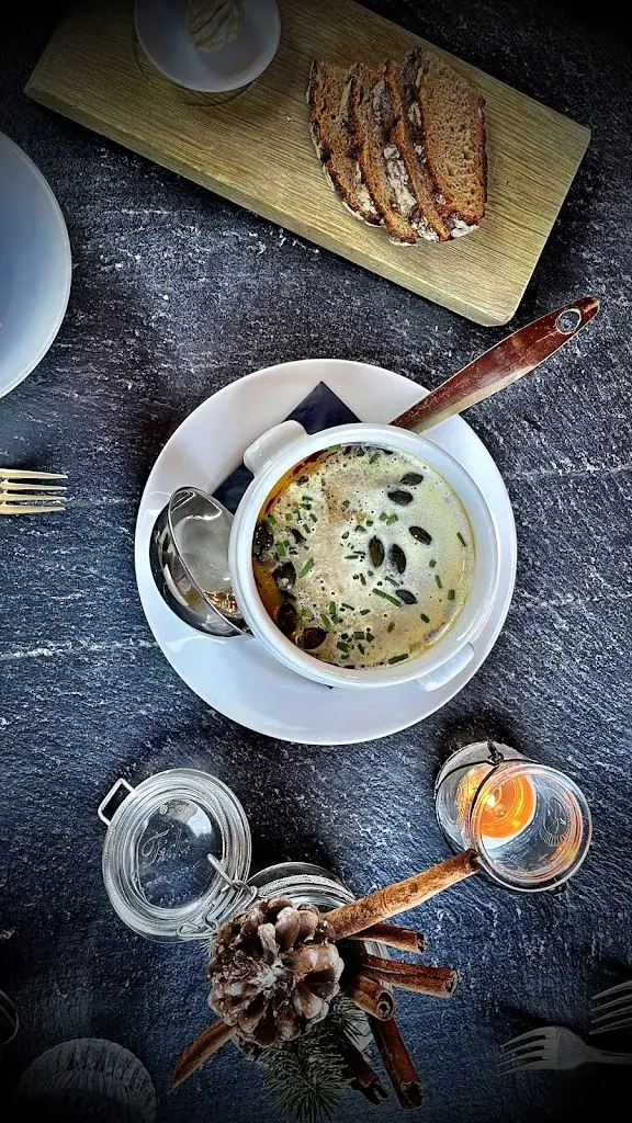 Suphanee Hermans_Der Steirerwirt im Rössli hü_Root_review