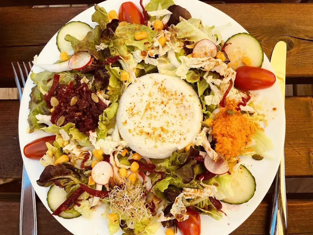 C. M._Buvette La Challa_Villars-sous-Mont_review