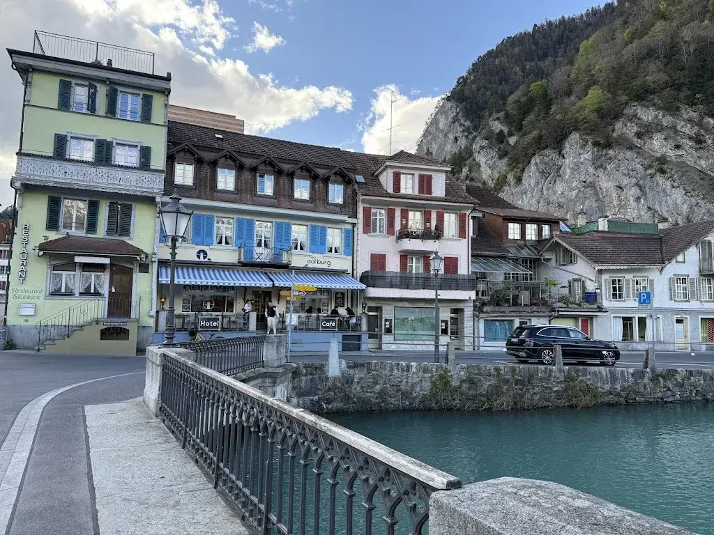 Jacob Klieger_The Aarburg Hotel & Cafe_Unterseen bei Interlaken_review