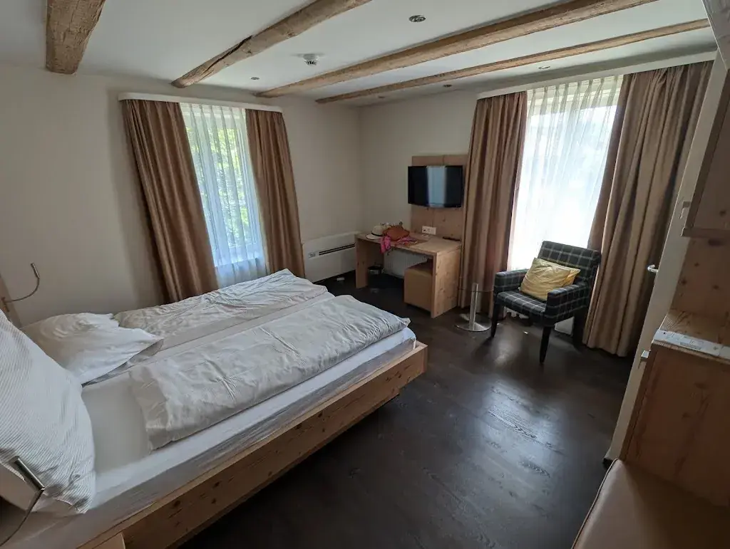 Michael Martin_Hotel Waldegg_Horw_review