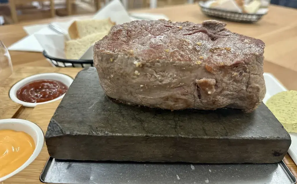 Gerhard Reheusser_Centro português Obernau (acro)Café_Obernau_review