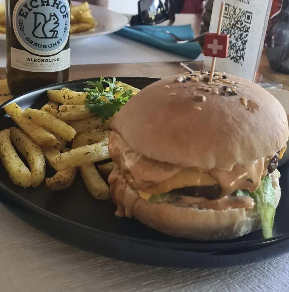 Drew Cartwright_Restaurant Lindenpark Tibet- Momo_Kriens_recensione