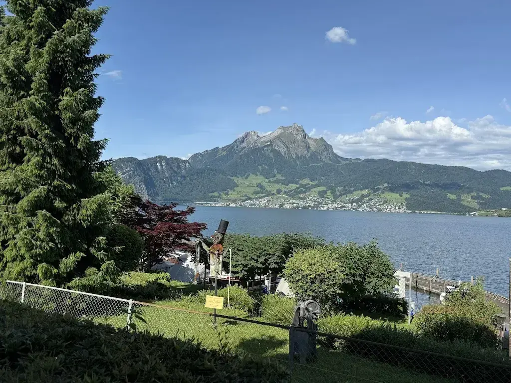 S C_Seehotel Baumgarten_Kehrsiten_avis