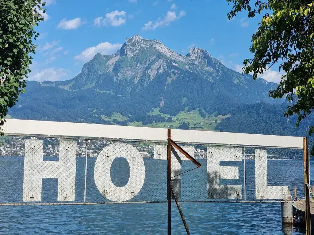 Vyacheslav Petrusenko_Seehotel Baumgarten_Kehrsiten_avis