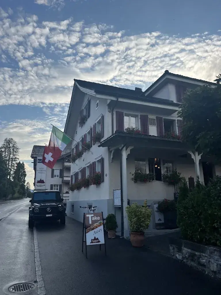 Sarah Leinbach_Hotel-Ristorante Schlössli_Meggen_Bewertung