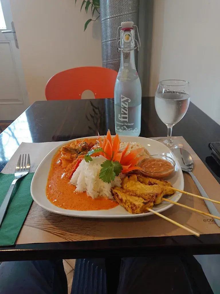 Menu_Wai Thai_Meggen_image_3