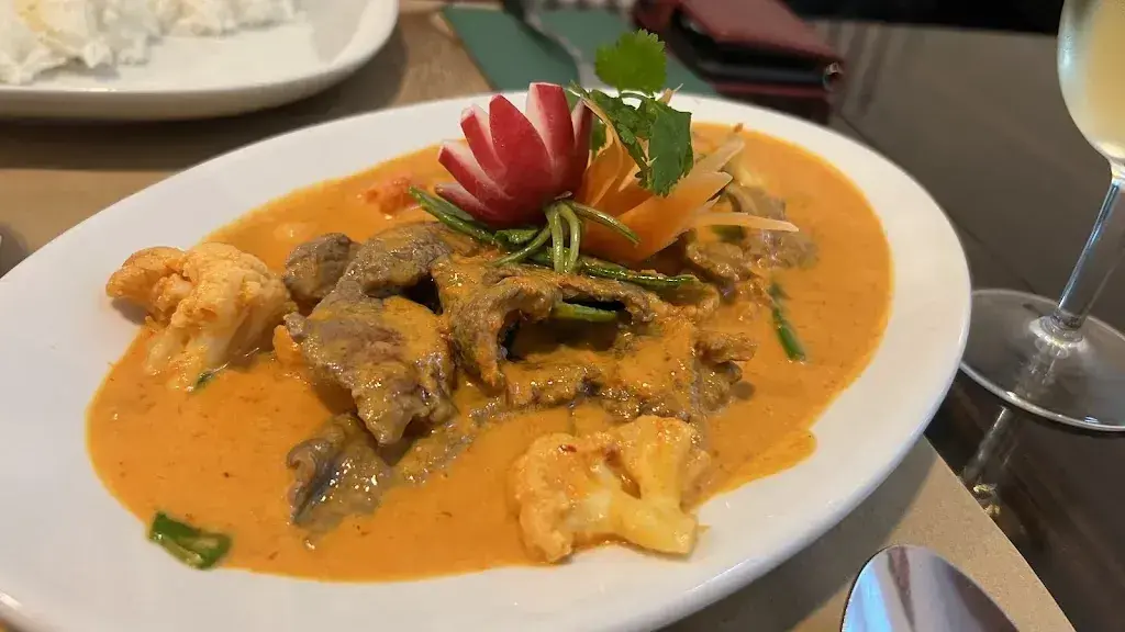 Julian Serena_Wai Thai_Meggen_review