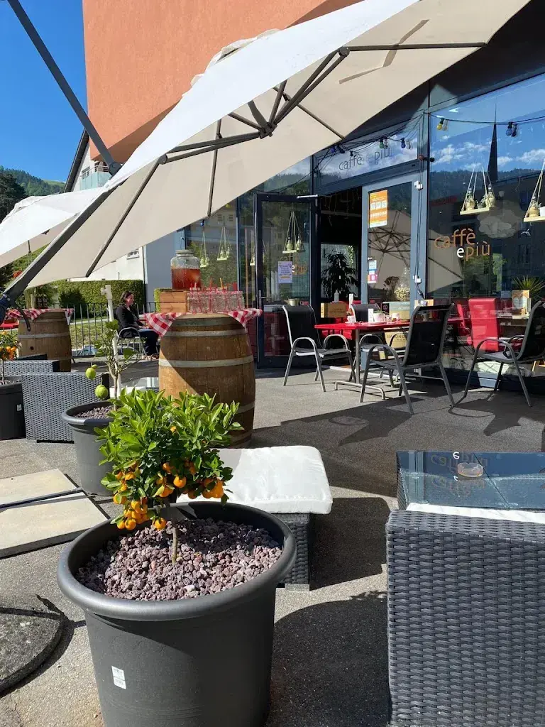 Antonio De Simone_caffè e più - Pizzeria - Gelateria - Ristorante /Weltmeisterliche Pizzen - 18 Sorten Gelati_Malters_review