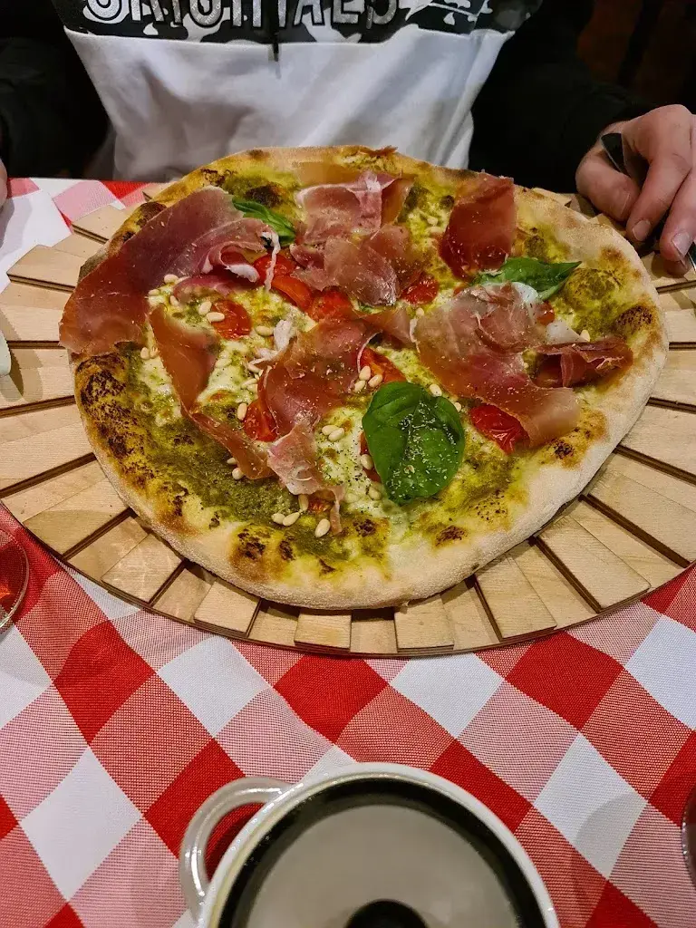 roland ponzellini_caffè e più - Pizzeria - Gelateria - Ristorante /Weltmeisterliche Pizzen - 18 Sorten Gelati_Malters_review