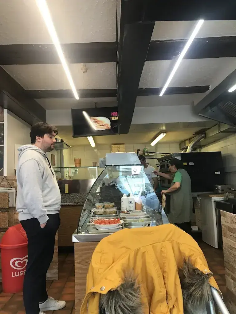 Tracey Läderach_Möischter Pizza & Kebap_Beromünster_reseña