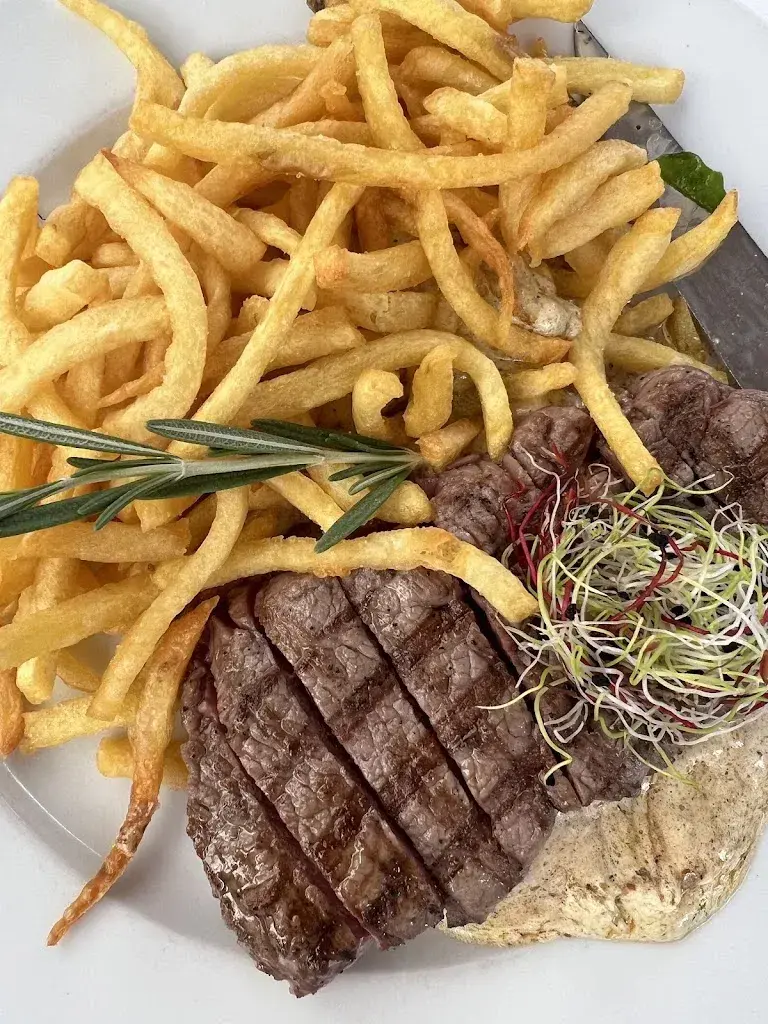 Nina Arleth_Entrecôte Fédérale_Bern_review