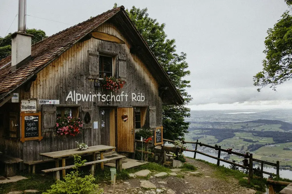 Nava Kiss_Räbalp_Greppen_review