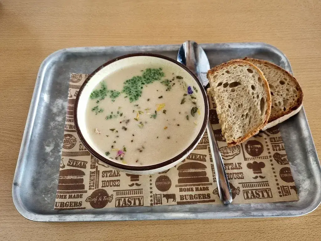 Sam Hulst_Restaurant Bahnhöfli_Rigi Staffel_review