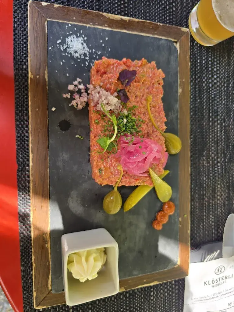 Kinga Michnowska_Klösterli Weincafe_Bern_avis